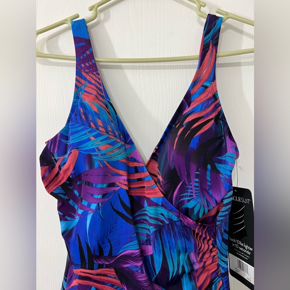 Miraclesuit Revele Framboise Slimming One Piece Swimsuit Size 10 - Picture 2 of 10